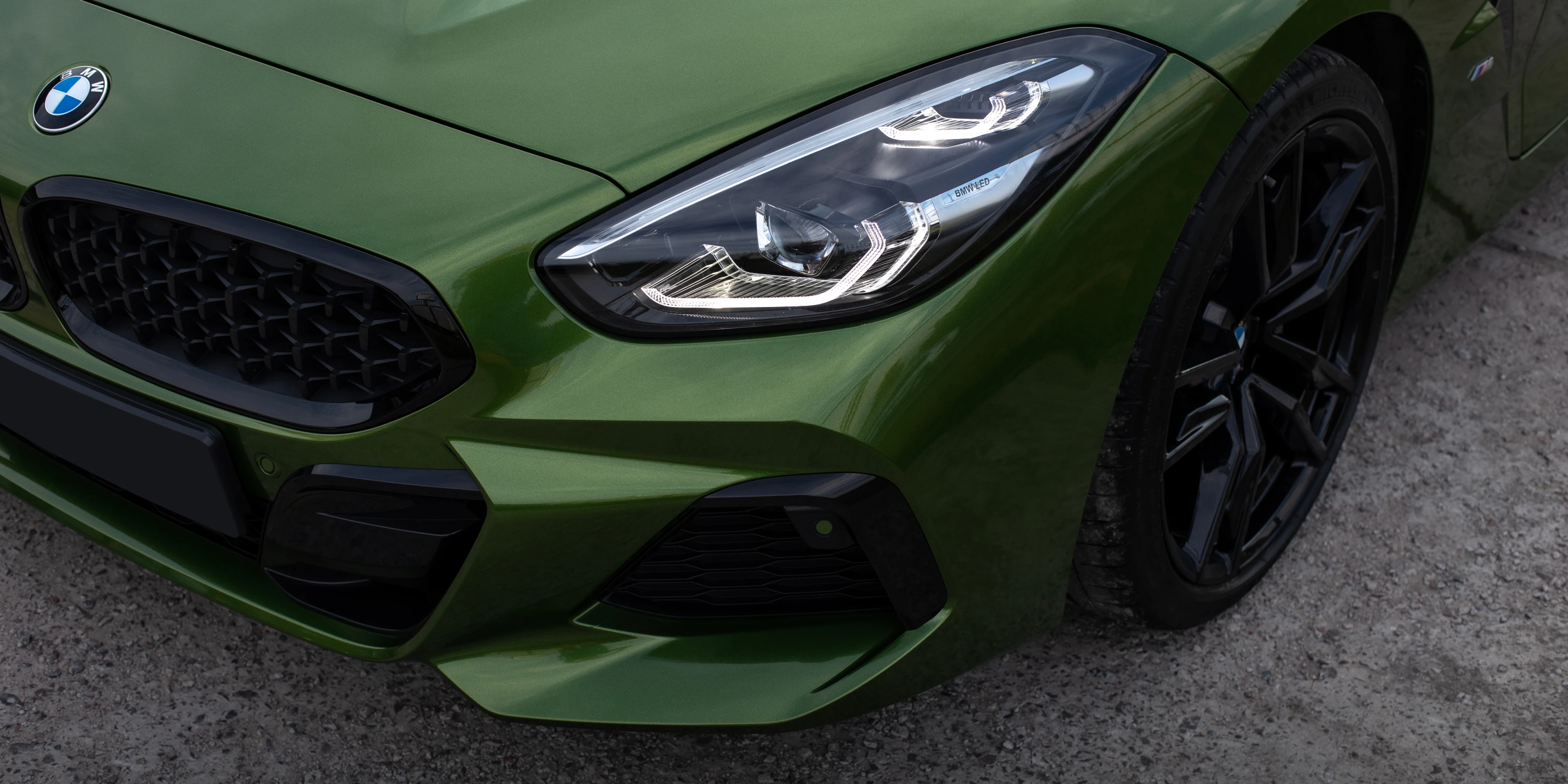 Пленка глянцевая Inozetek Super Gloss Metallic Mamba Green MSG020