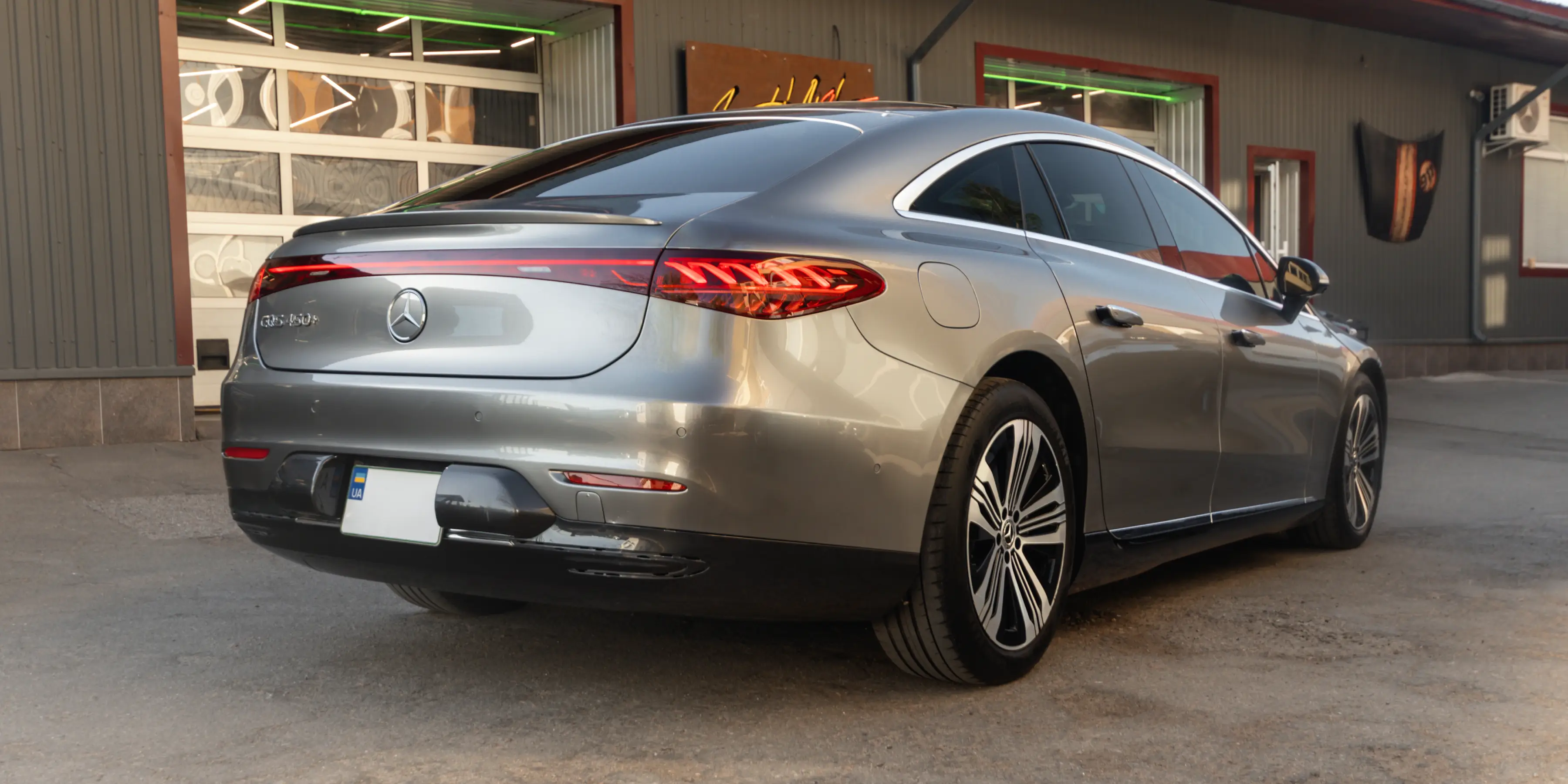 Захисна кольорова поліуретанова плівка Liquid Metallic Gunmetal Grey